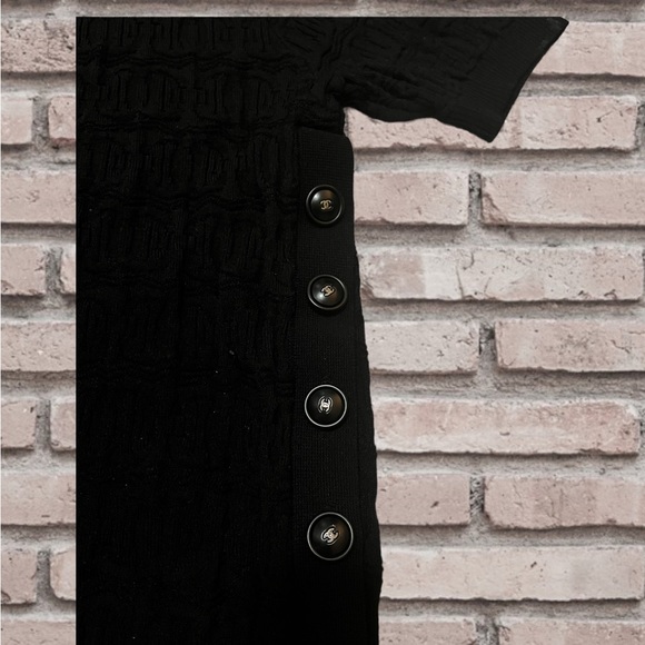 Similar to Chanel knitted short sleeve texture pull over sweater black small - Picture 8 of 8